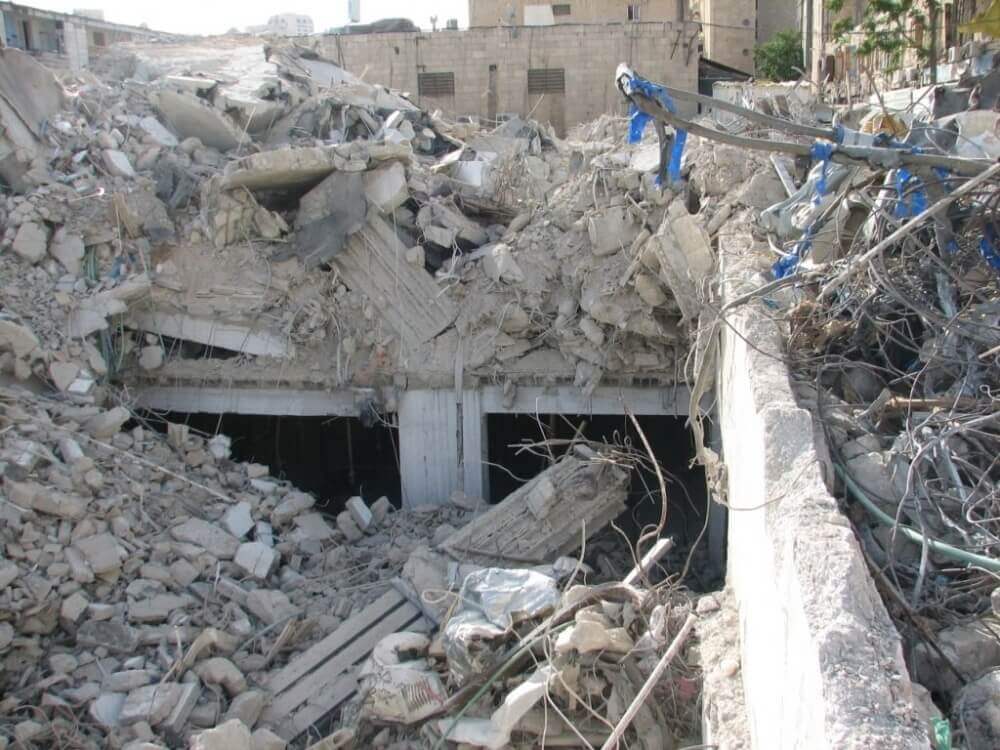 קריסה והרס באתר בניה עקב נזקי טבע